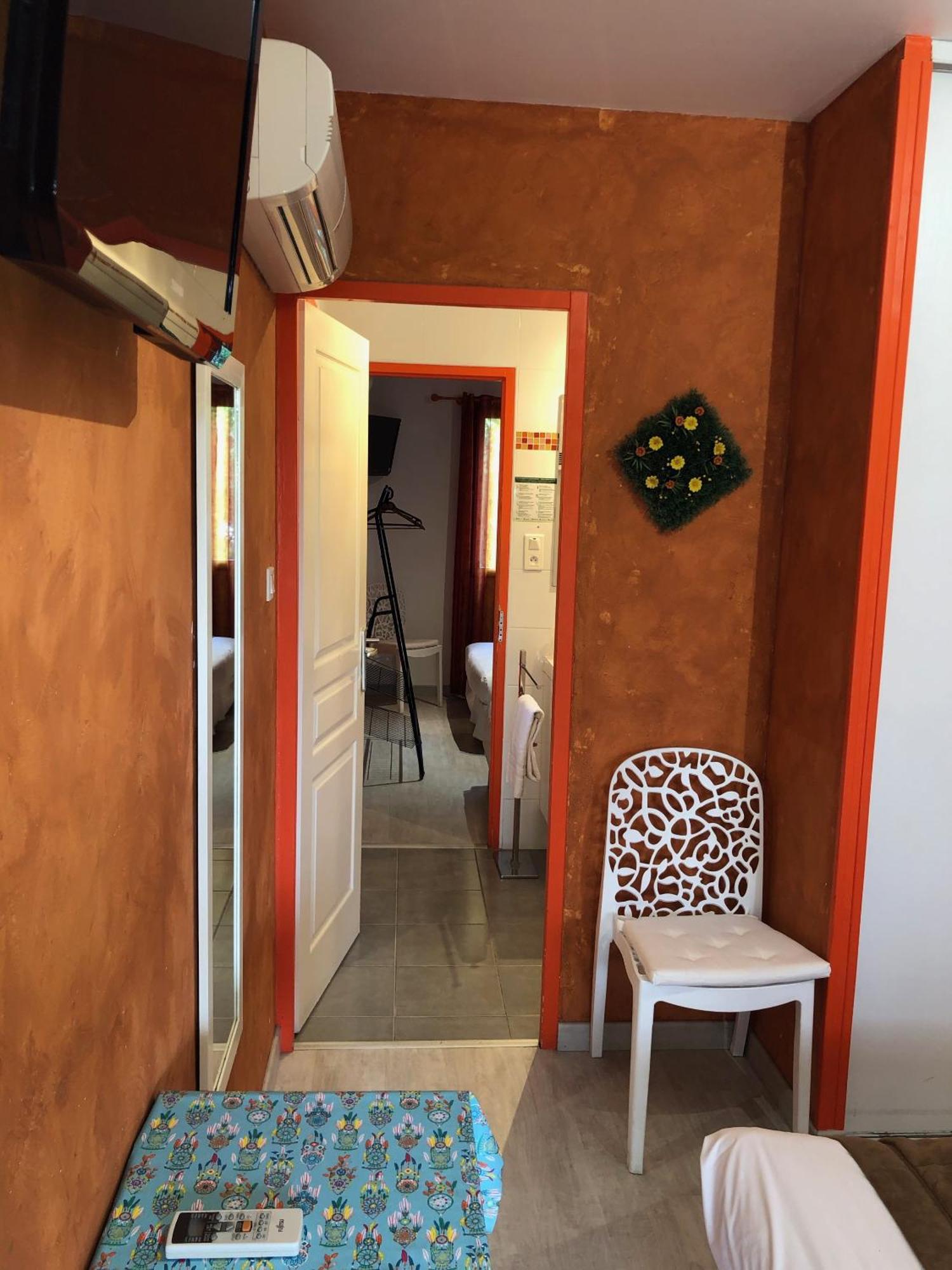 Hotel Des 4 Vents "Esprit Camargue" Aigues-Mortes Room photo