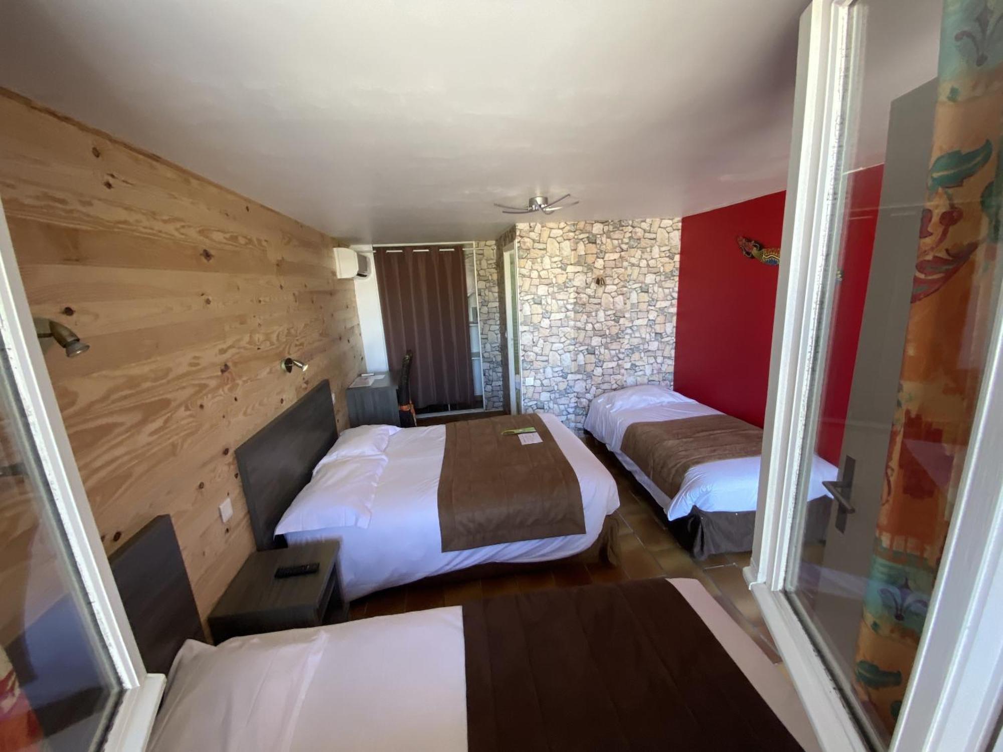 Hotel Des 4 Vents "Esprit Camargue" Aigues-Mortes Room photo