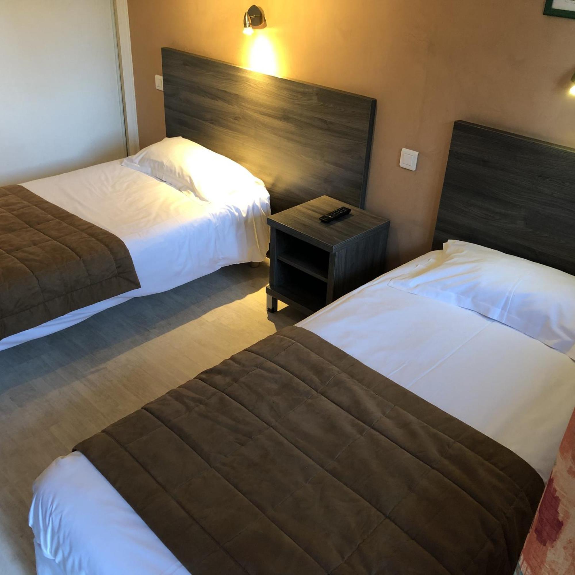 Hotel Des 4 Vents "Esprit Camargue" Aigues-Mortes Room photo